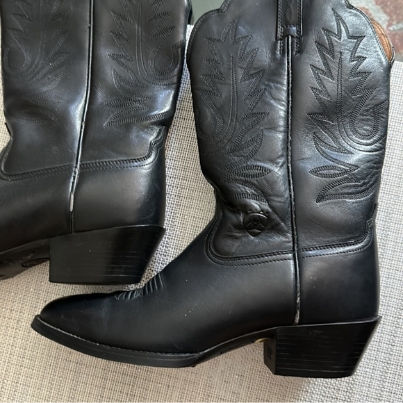 Ariat - Picture 1 of 16